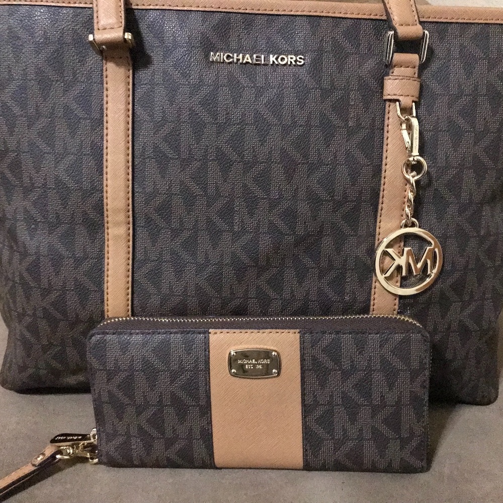 Michael  Kors Large Top Zip Shoulder Brown Logo Leather Tote Bag